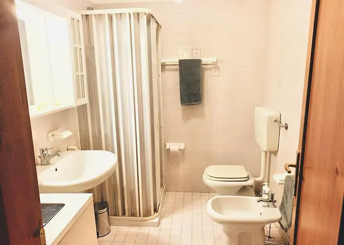 Simona's 아지아고